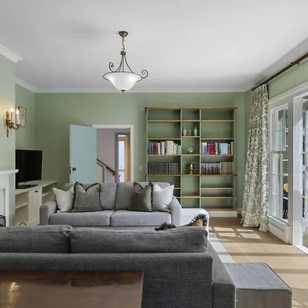Parkside Oasis - Merivale